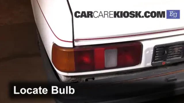 1989 Ford Sierra 2.3D GL 2.3L 4 Cyl. Diesel Éclairage Feu clignotant arrière (remplacer l'ampoule)